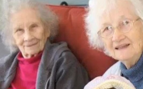  دوقلوهای ۹۰ ساله که باهم مُردند! + عکس