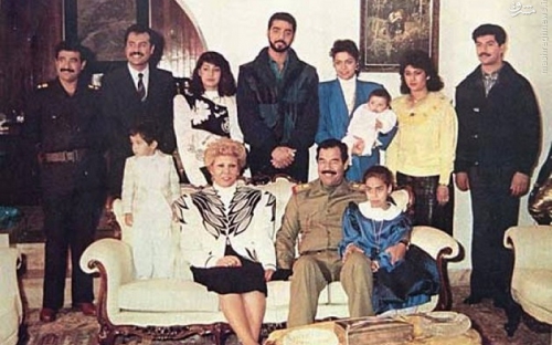 نفر اول از سمت چپ حسین کامل داماد صدام است. ساجده خیرالله طلفاح هم در کنار صدام نشسته