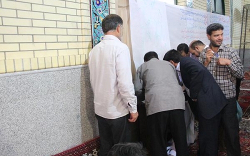 تایید و امضای طومار حمایت مردم رزن از گزاره برگ ملت ایران برای مذاکرات هسته ای/تصاویر