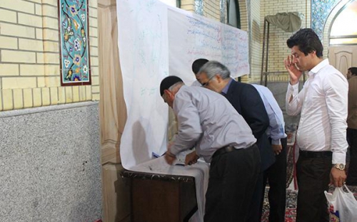 تایید و امضای طومار حمایت مردم رزن از گزاره برگ ملت ایران برای مذاکرات هسته ای/تصاویر
