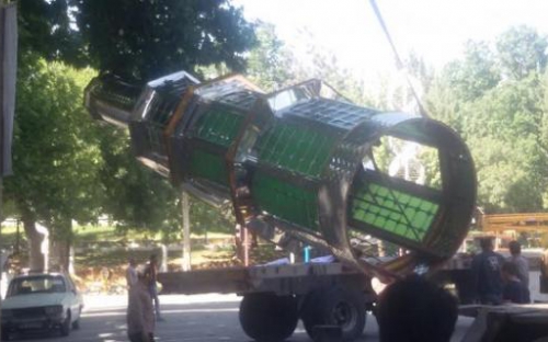 گلدسته های مصلی نماز جمعه تویسرکان نصب شد+تصاویر
