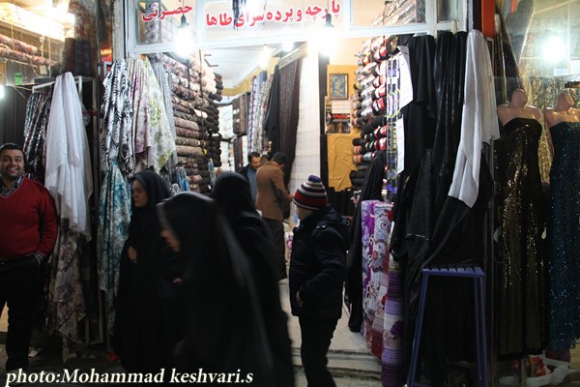 نمایی از بازار شب عید در همدان