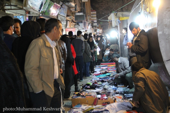 رونق بازار دستفروشها تا پاسی از شب در آستانه نوروز94