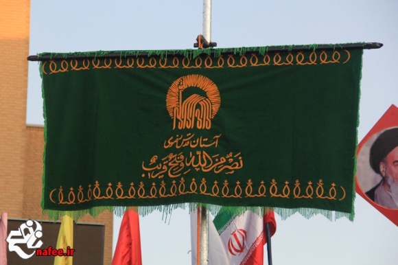 دل‌های بی قرار در زیارت پرچم حرم شمس الشموس