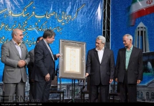 نافع گزارش می‌دهد: حاشیه‌های دیدار وزیرارشاد با اهالی فرهنگ و هنر همدان