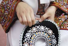 صادرات رودوزی سنتی از همدان به اروپا و آسیا/ هنری زیبا و پر درآمد برای بانوان