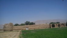 اثرتاریخی قلعه افشار در روستای خاکریز در حال فرو ریزی است