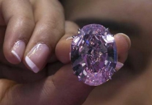 حراج یک قطعه الماس به قیمت بی‌سابقه ۶۲ میلیون یورو