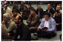 آقای میلیاردر در حال قرآن خواندن 