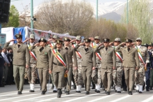 رژه نیروهای نظامی در روز ارتش در همدان