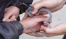 سارق طلاجات در حين فروش طلاهاي مسروقه توسط پليس ملاير دستگيرشد 