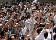 تجمع اعتراض‌آمیر دانشجویان در واکنش به حضور خاتمی در دانشگاه شهید بهشتی 