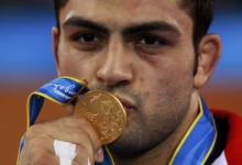 صادق گودرزی یکی از افتخارات و سرمایه های ورزش کشتی ایران است 