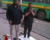 نمازخواندن مداح مشهور در خیابان 